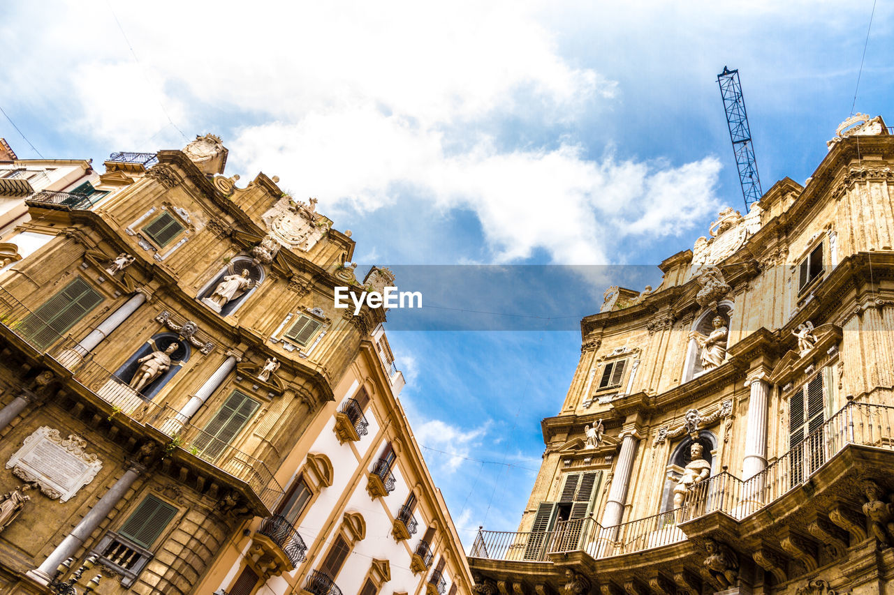 LOW ANGLE VIEW OF HISTORIC BUILDING AGAINST SKY