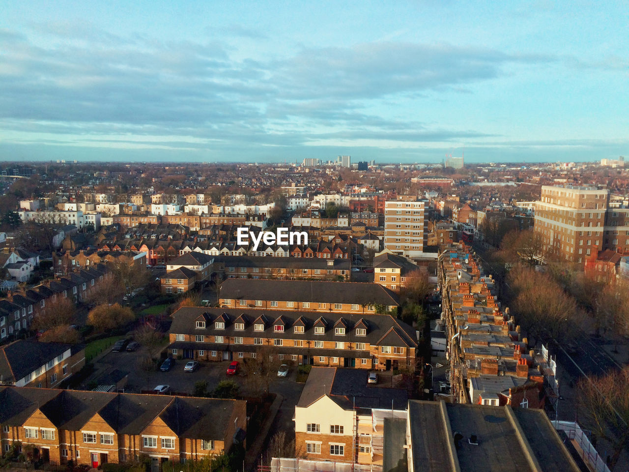 HIGH ANGLE VIEW OF BUILDINGS AGAINST SKY