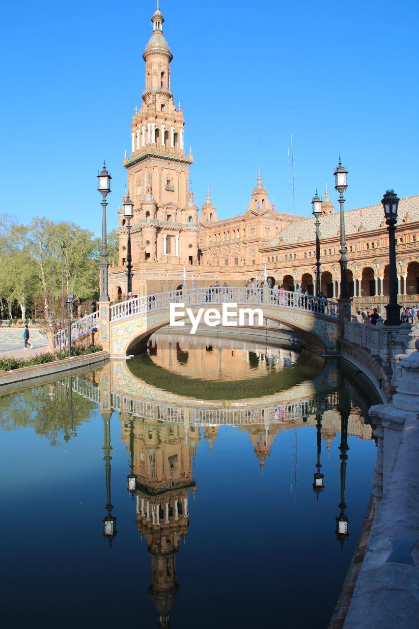 Canal by plaza de espana against sky