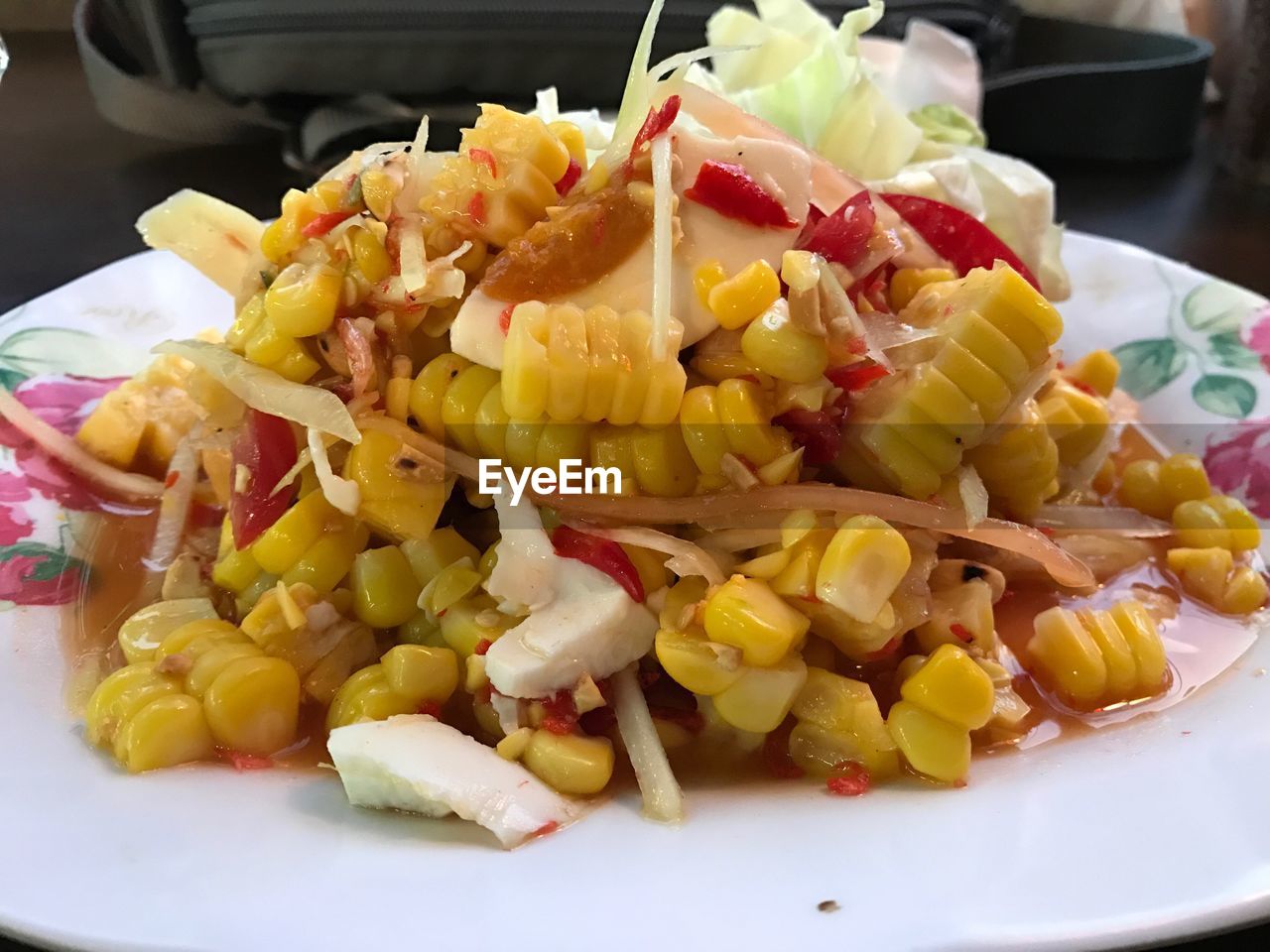 CLOSE-UP OF SALAD IN PLATE