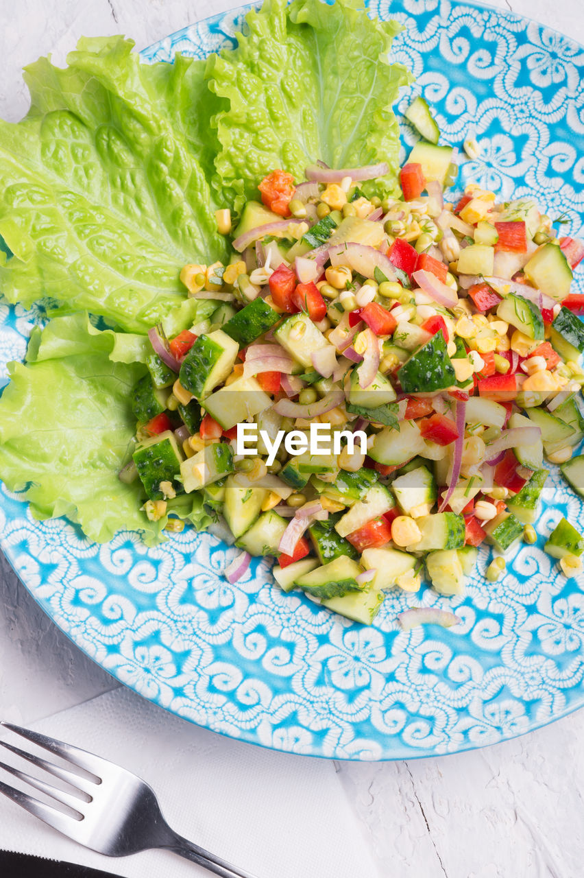 HIGH ANGLE VIEW OF FRUITS IN PLATE