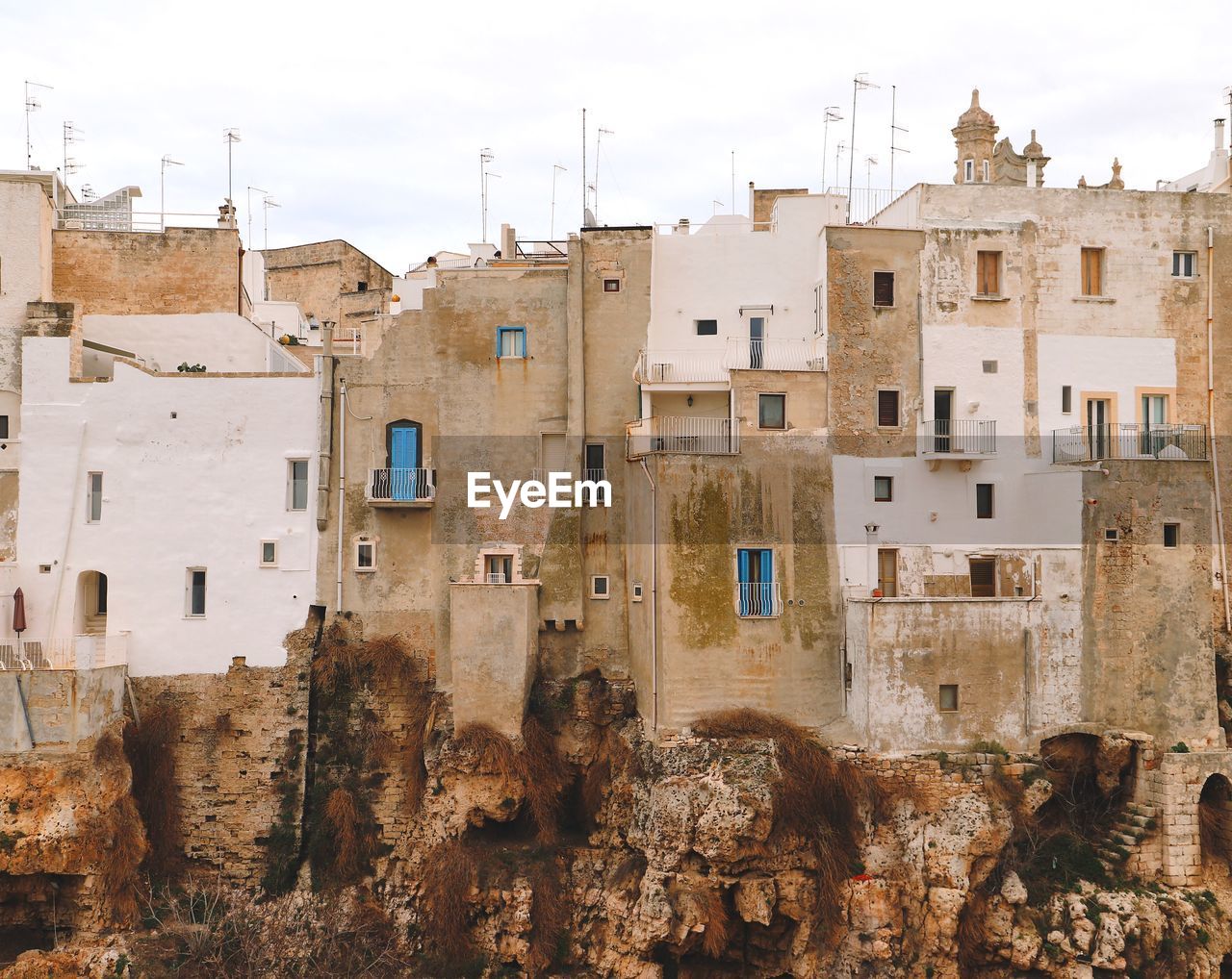 VIEW OF OLD BUILDINGS IN CITY