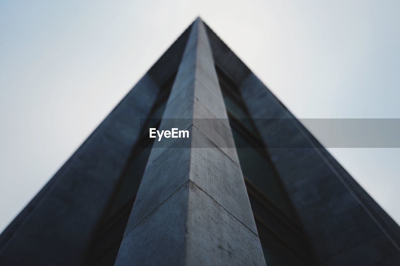 LOW ANGLE VIEW OF MODERN BUILDINGS AGAINST SKY