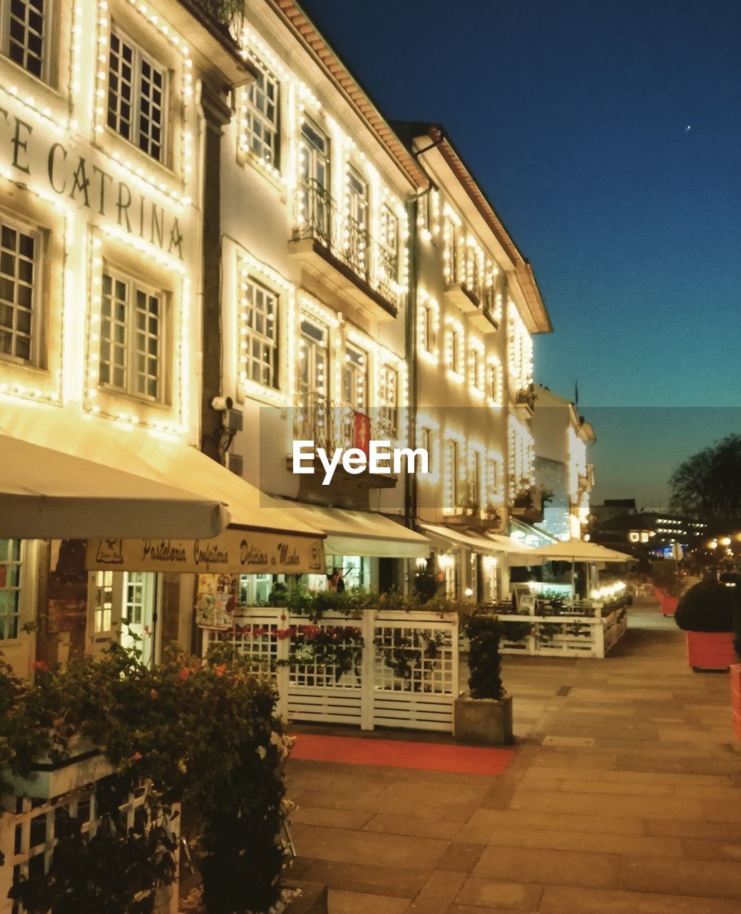 ILLUMINATED BUILDINGS AT NIGHT