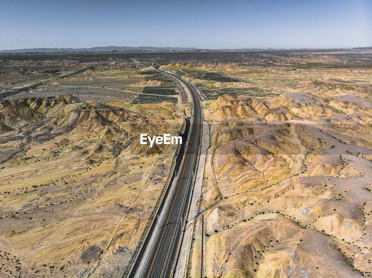 HIGH ANGLE VIEW OF ROAD ON LANDSCAPE