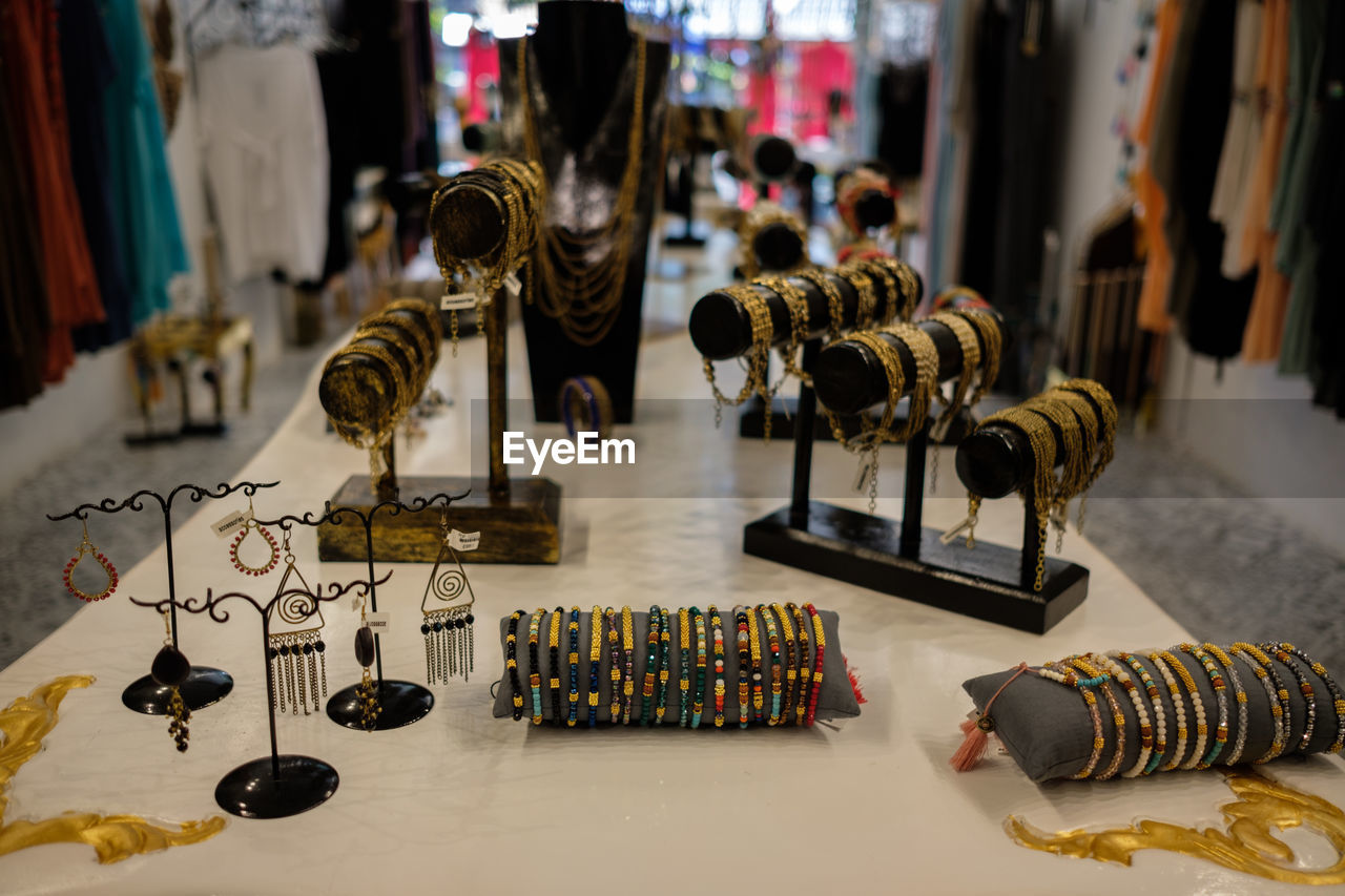 CLOSE UP OF OBJECTS