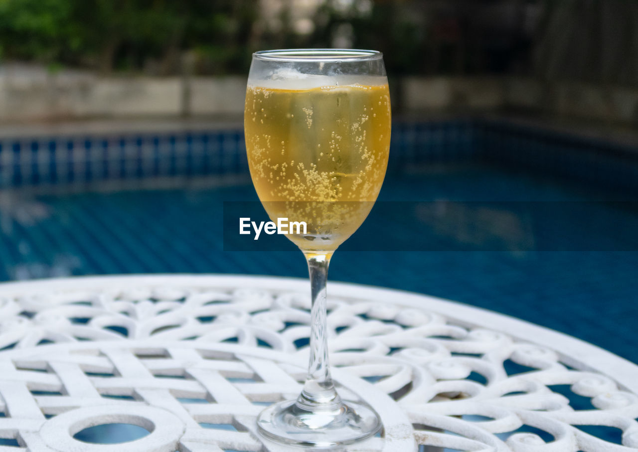 CLOSE-UP OF WINE GLASSES ON TABLE