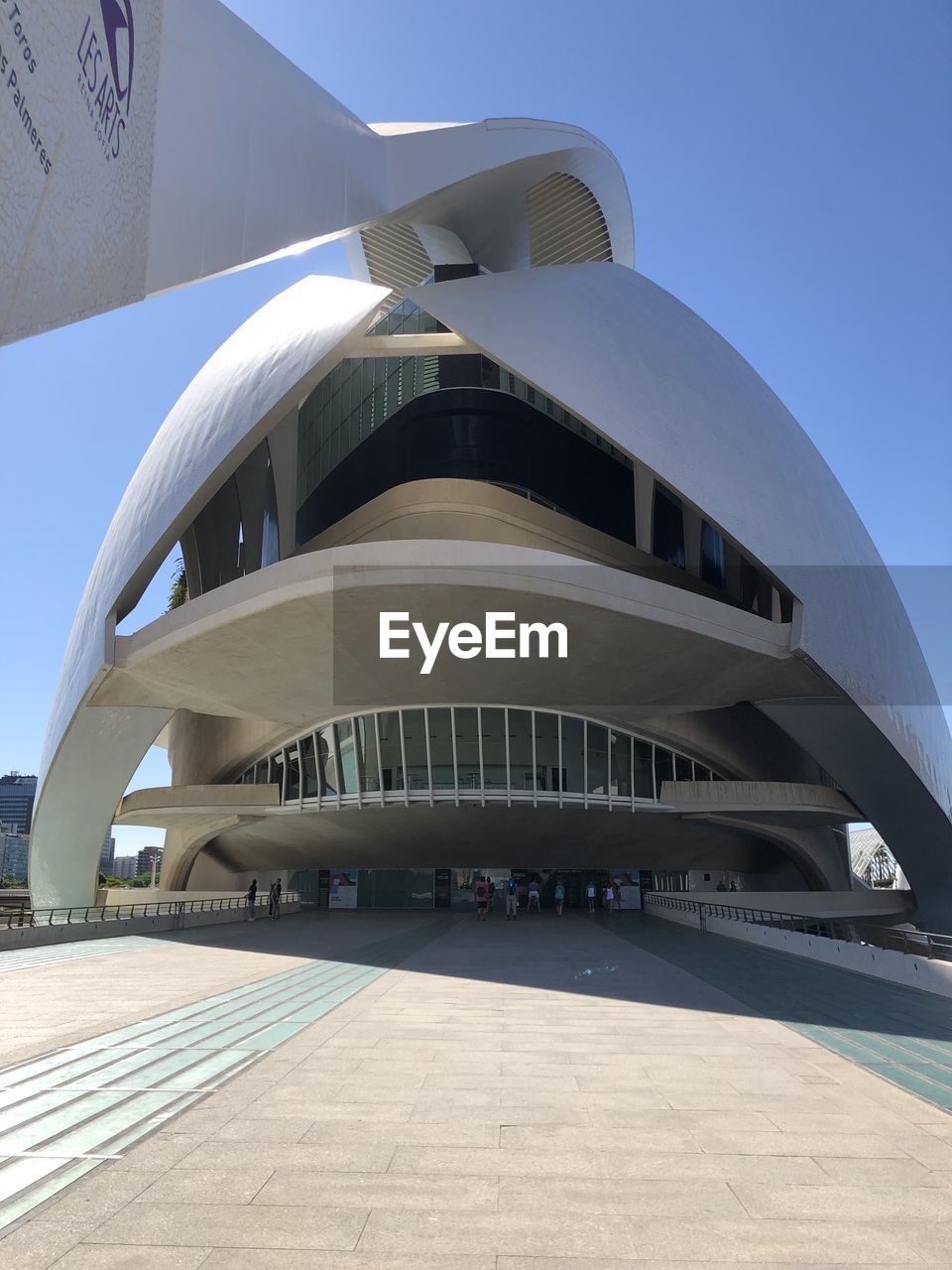 LOW ANGLE VIEW OF BUILDING AGAINST BLUE SKY