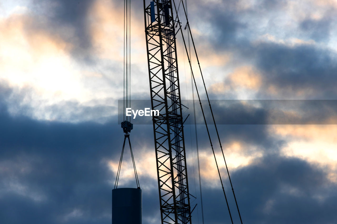 LOW ANGLE VIEW OF ELECTRICITY PYLONS AGAINST SKY