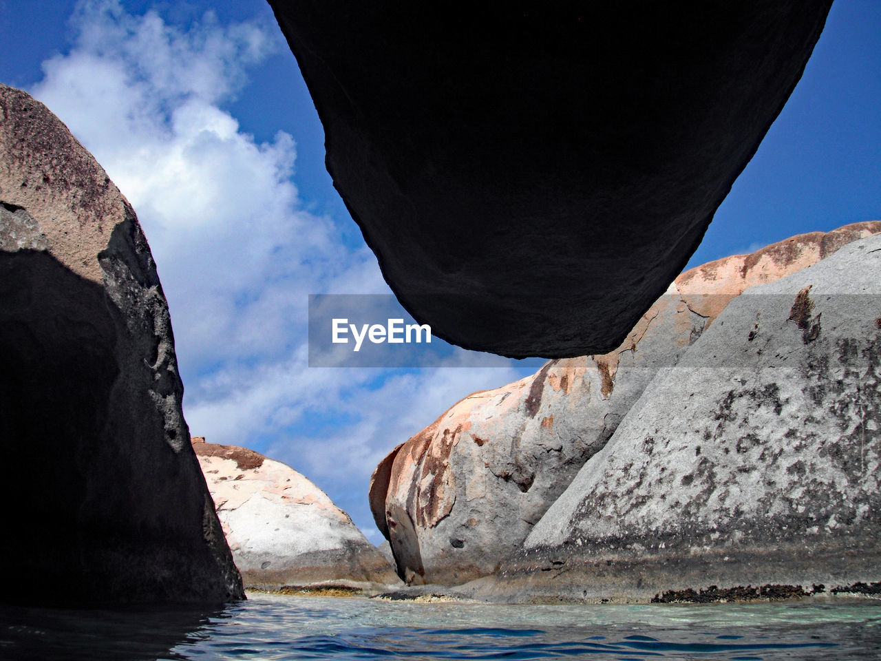 SCENIC VIEW OF SEA AGAINST BLUE SKY