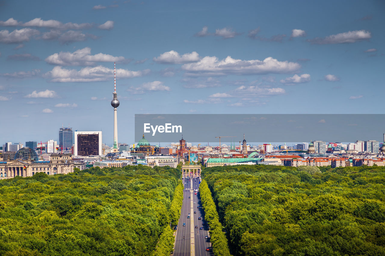 PANORAMIC VIEW OF BUILDINGS IN CITY