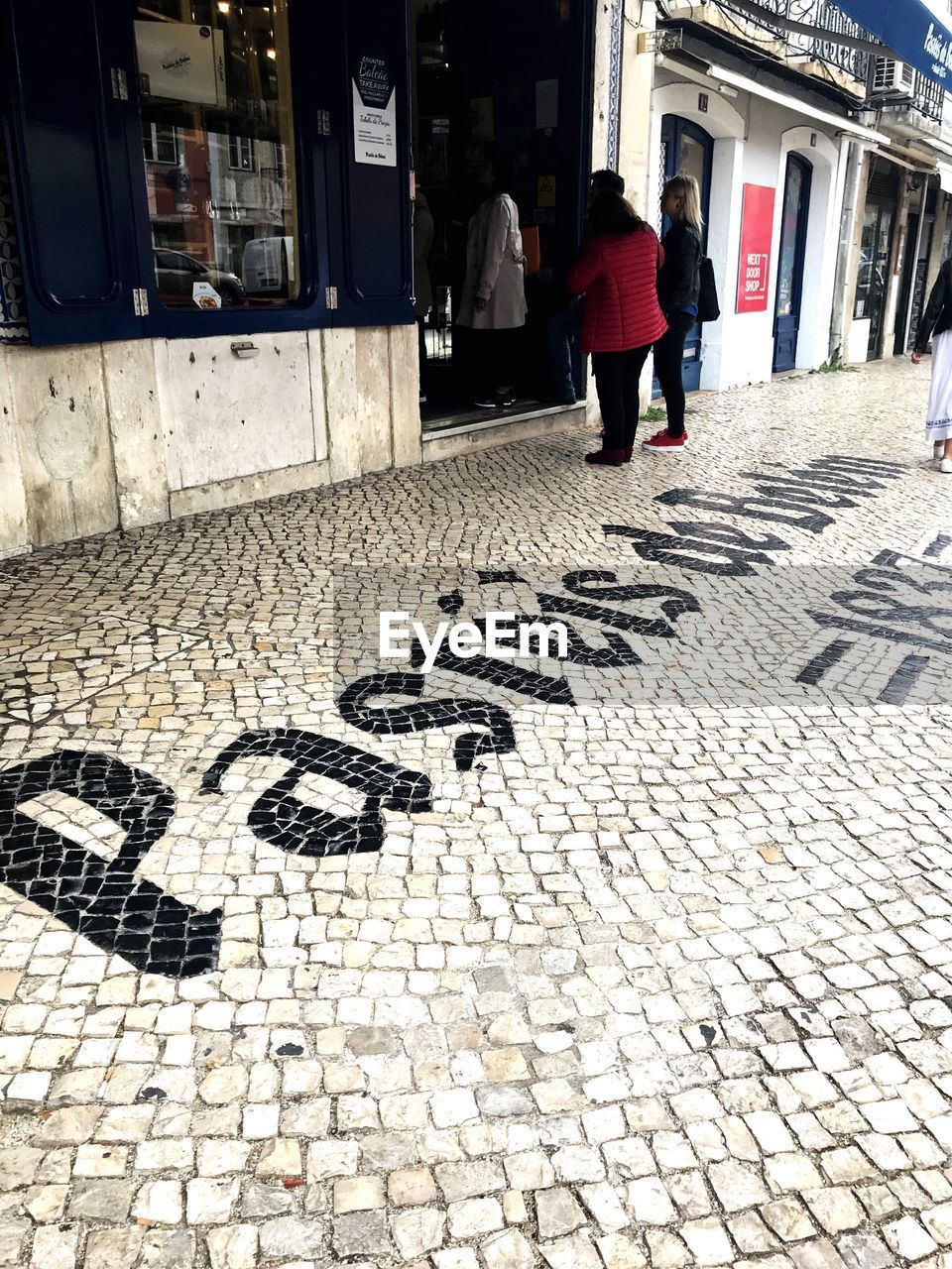 FULL LENGTH REAR VIEW OF PEOPLE WALKING ON STREET