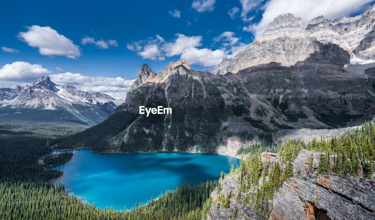 Panoramic view of lake and mountains against sky