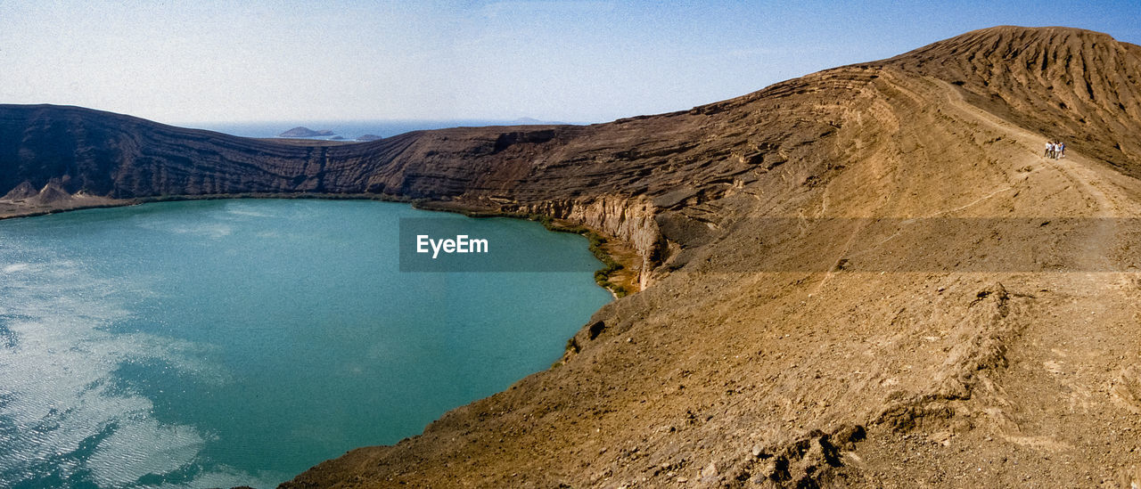 SCENIC VIEW OF LAKE BY MOUNTAINS AGAINST SKY