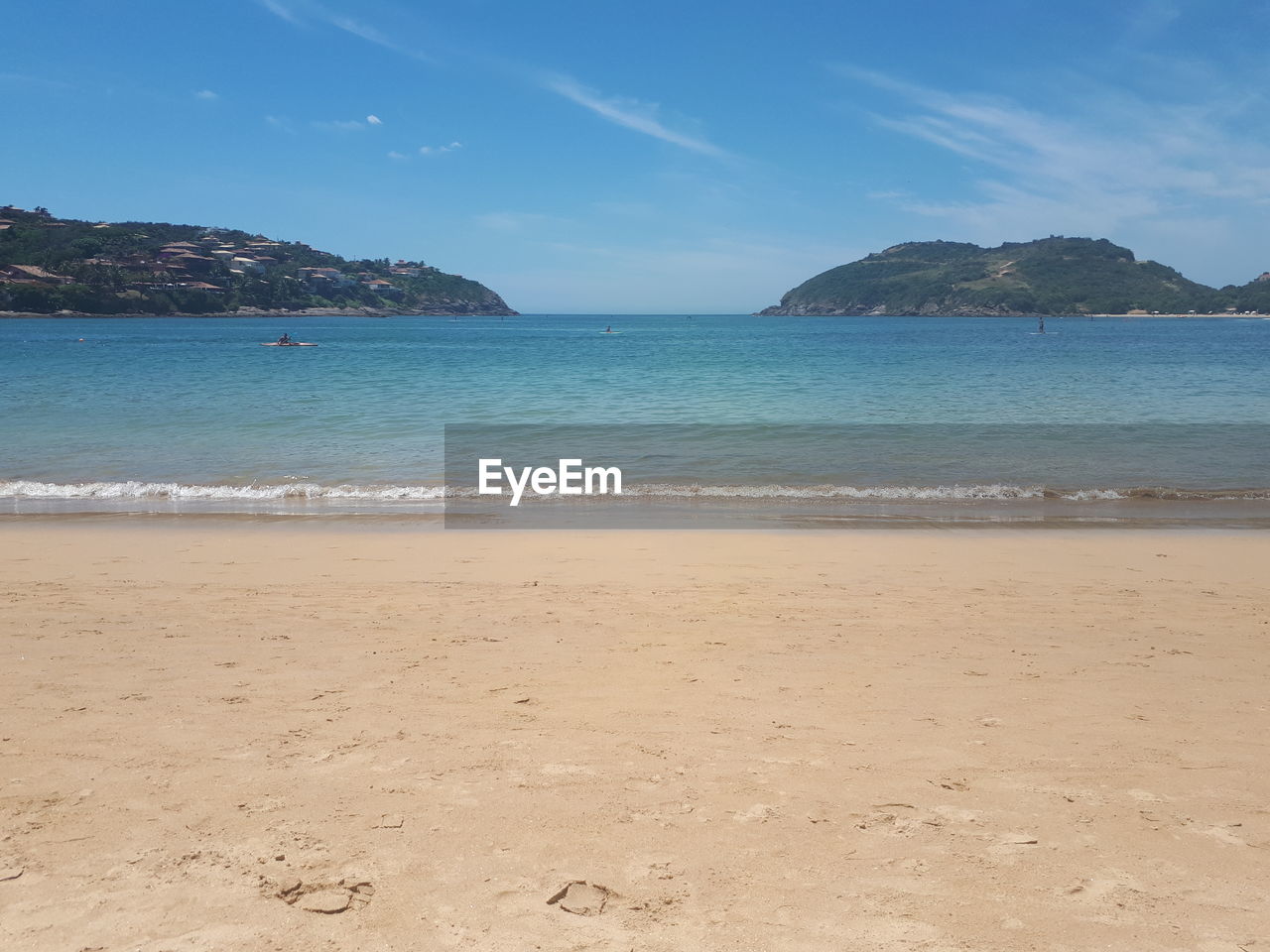 SCENIC VIEW OF SEA AND MOUNTAINS AGAINST SKY