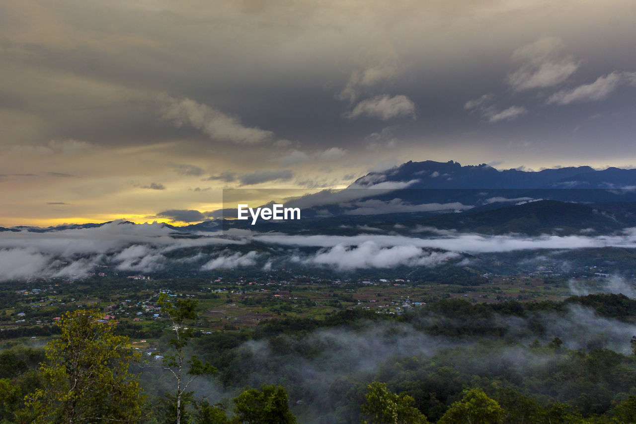 SCENIC VIEW OF DRAMATIC SKY OVER LANDSCAPE DURING SUNSET