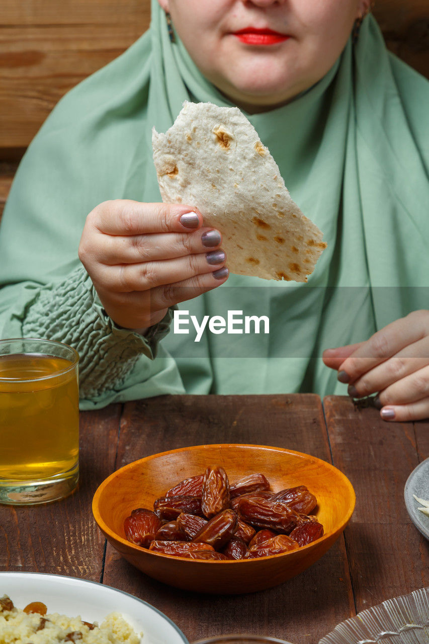 midsection of woman having breakfast