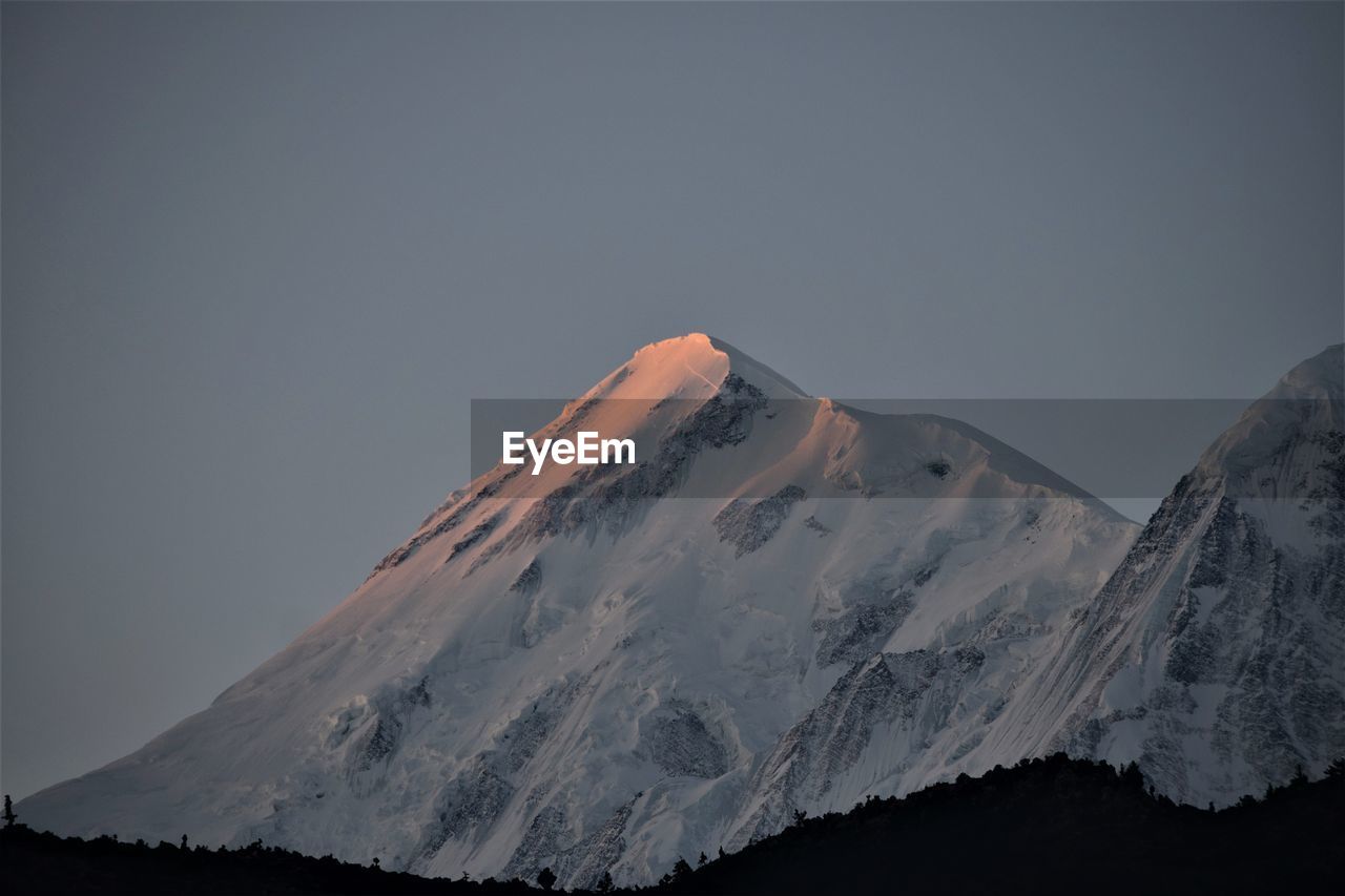 Sunrise on nilgiri mountain, jomsom, nepal