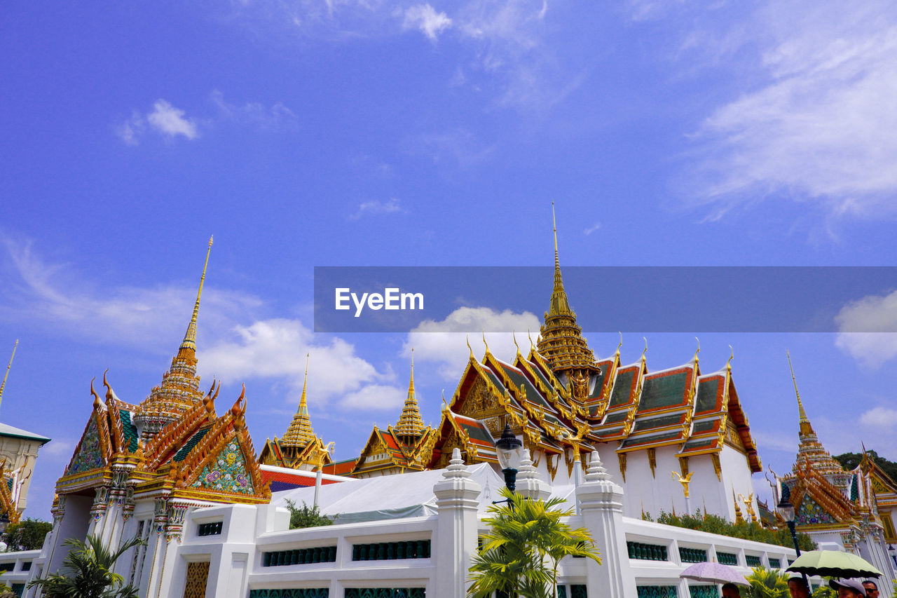 LOW ANGLE VIEW OF TRADITIONAL BUILDING AGAINST SKY