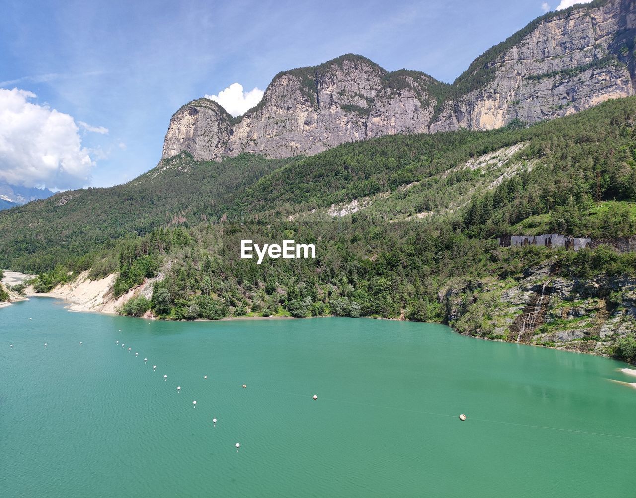 SCENIC VIEW OF LAKE AGAINST MOUNTAIN RANGE