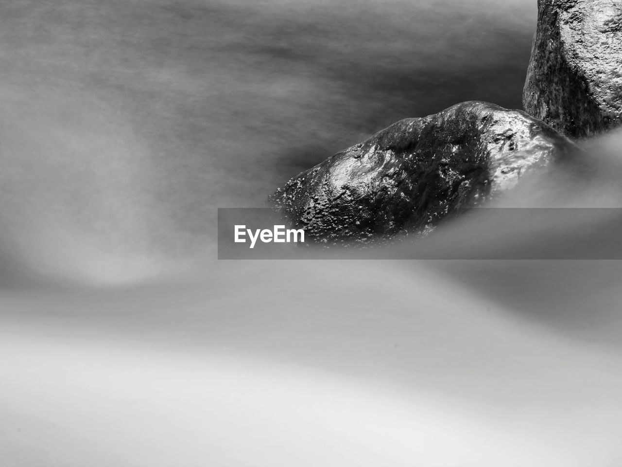 CLOSE-UP OF SNOW ON HUMAN FINGER