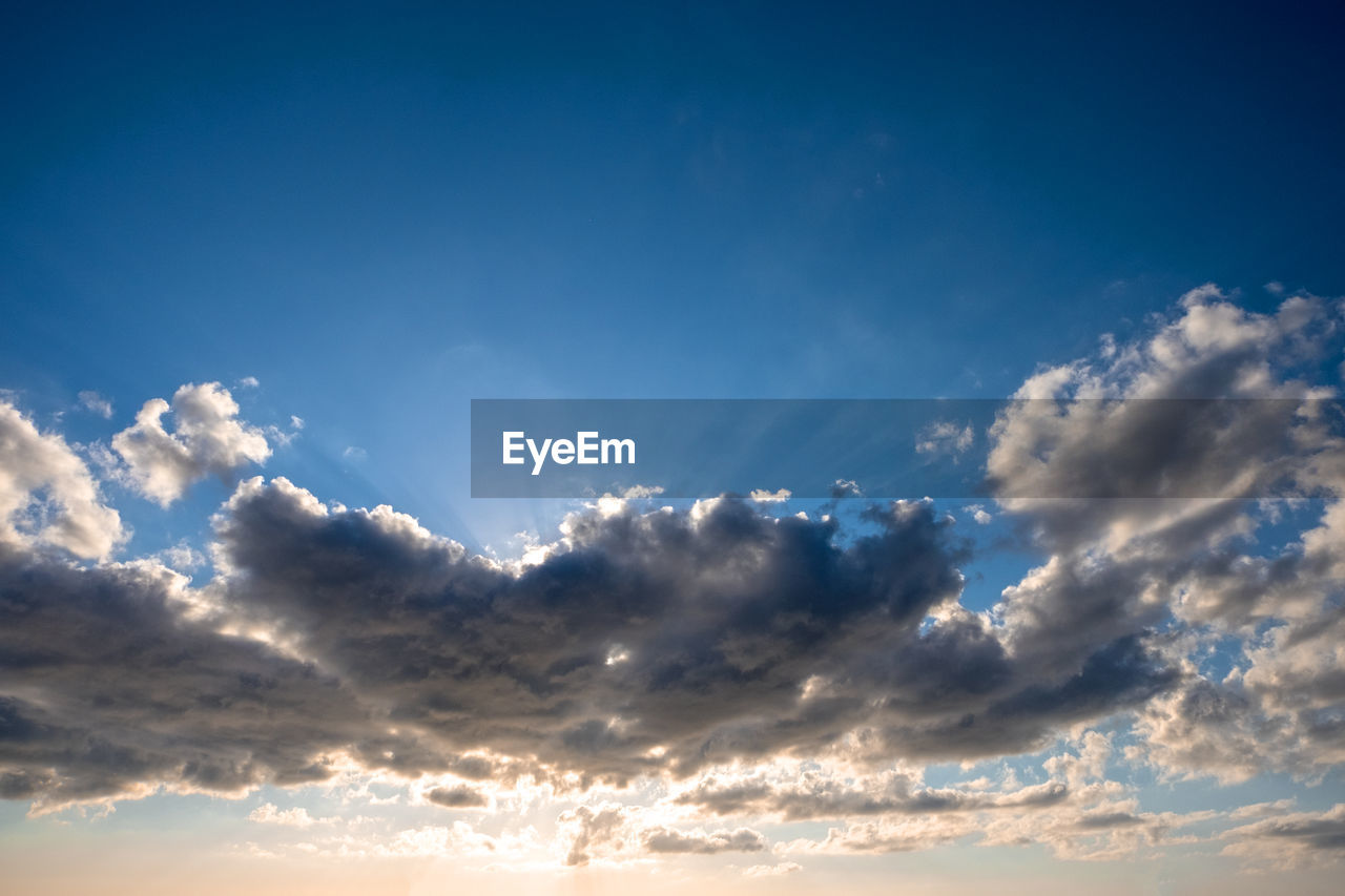 LOW ANGLE VIEW OF CLOUDSCAPE AGAINST SKY