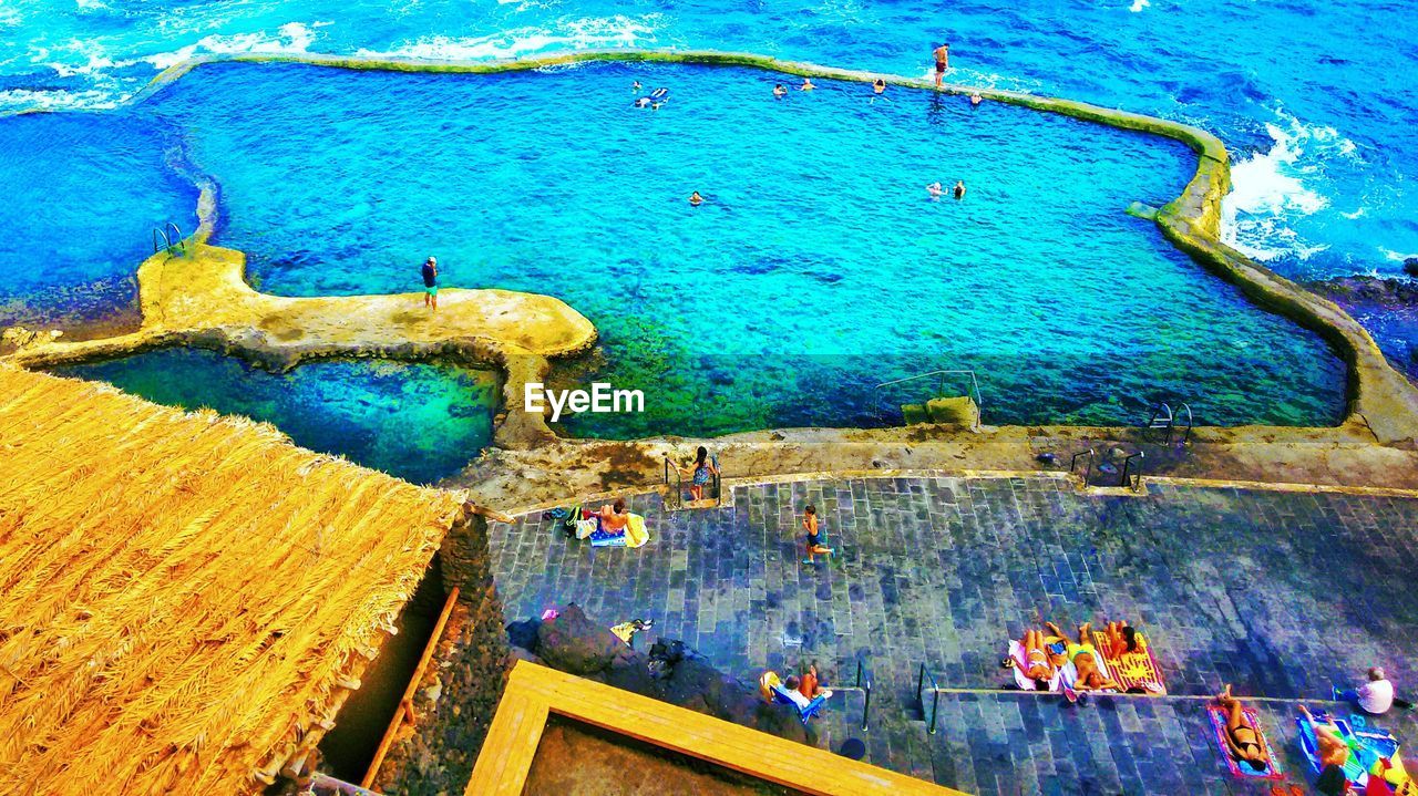 CLOSE-UP HIGH ANGLE VIEW OF WATER IN PARK