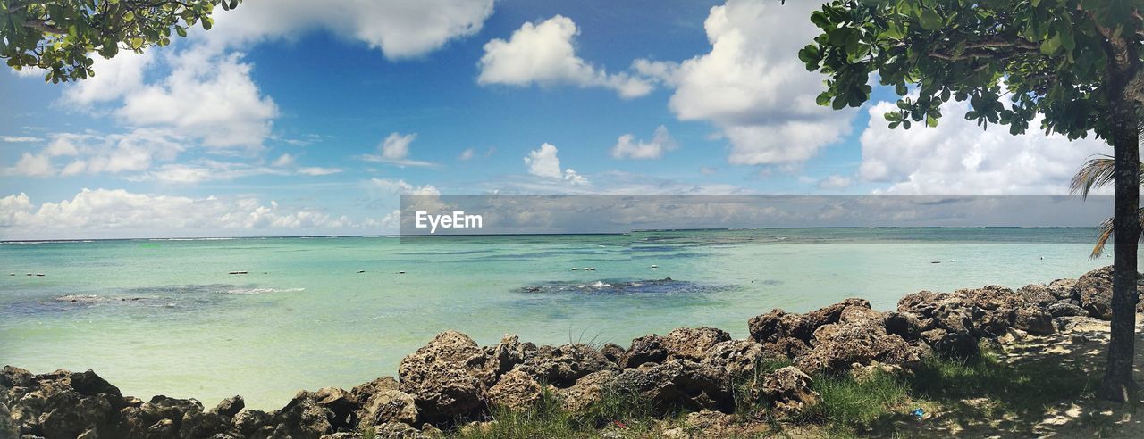 PANORAMIC VIEW OF BEACH AGAINST SKY