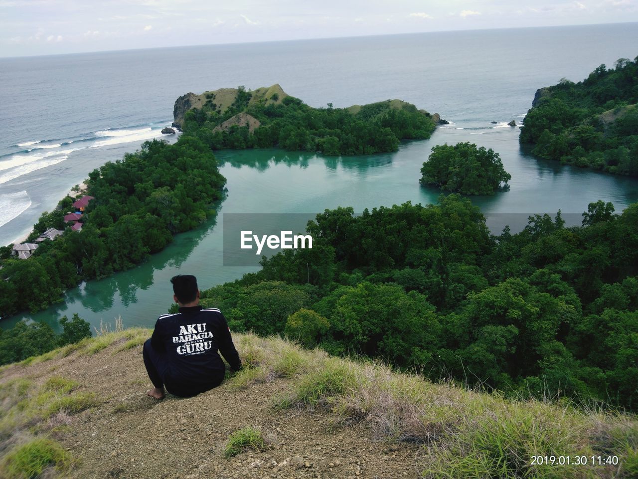 VIEW OF PEOPLE LOOKING AT SEA