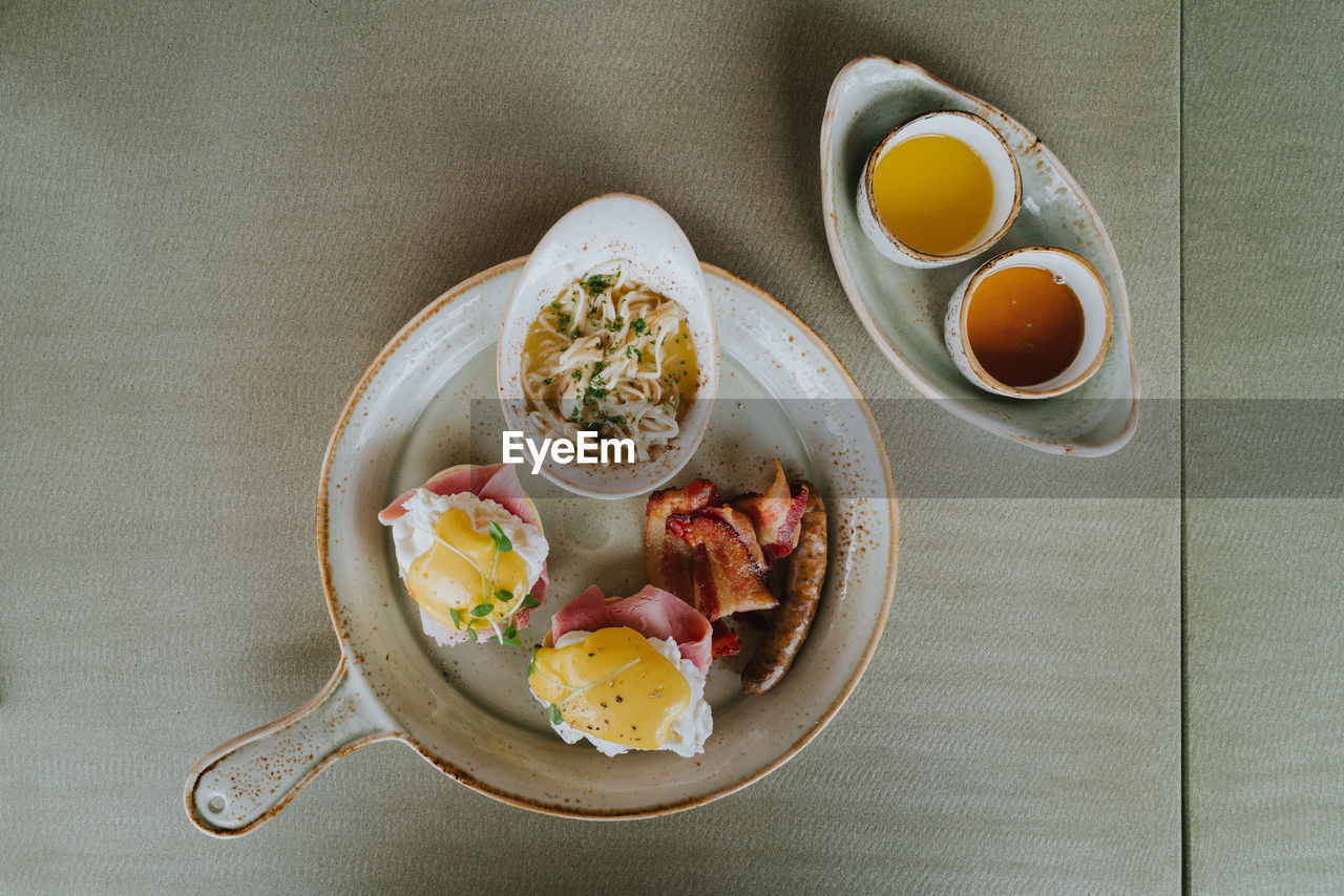 DIRECTLY ABOVE SHOT OF BREAKFAST SERVED ON TABLE