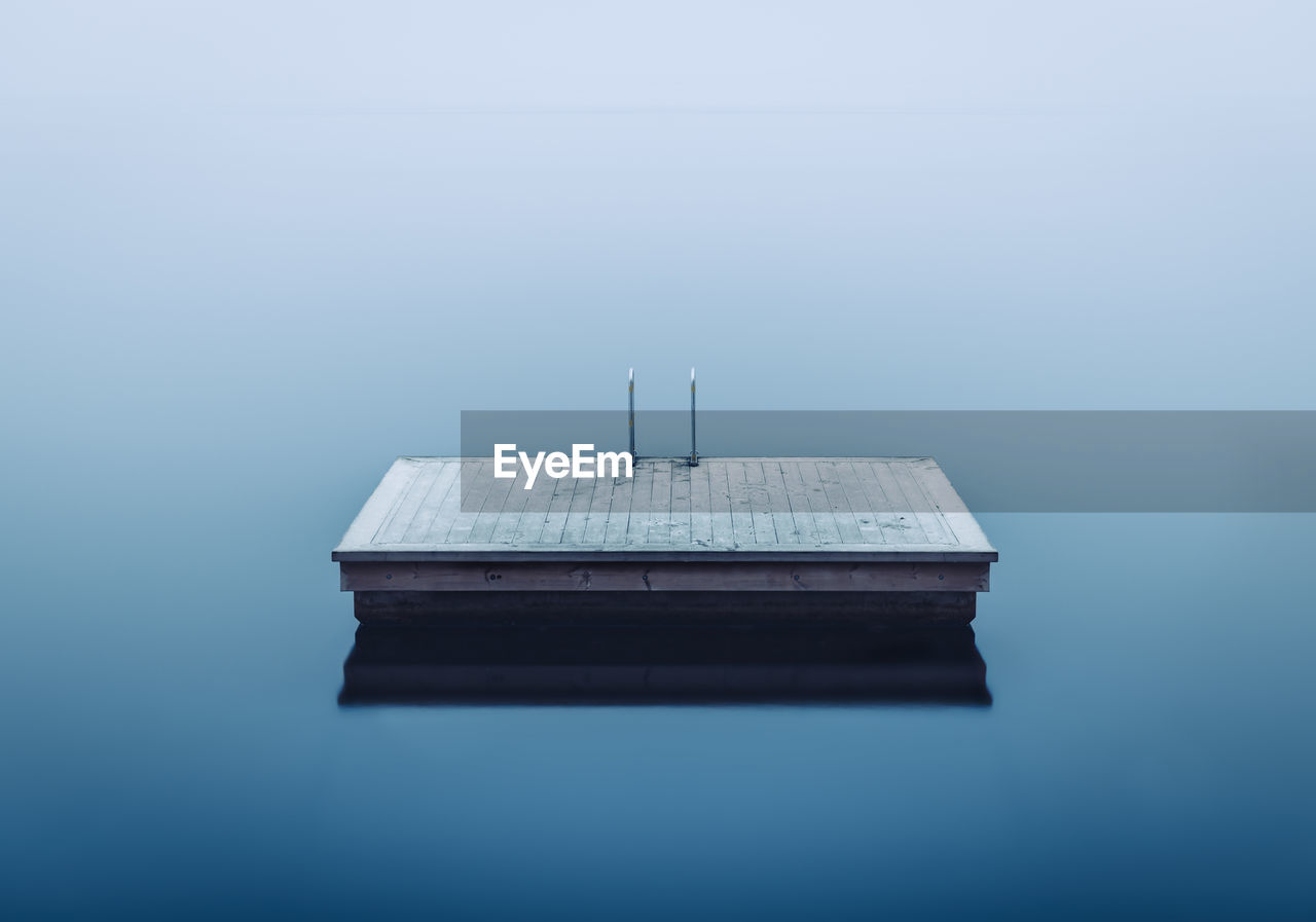 Offshore platform on lake