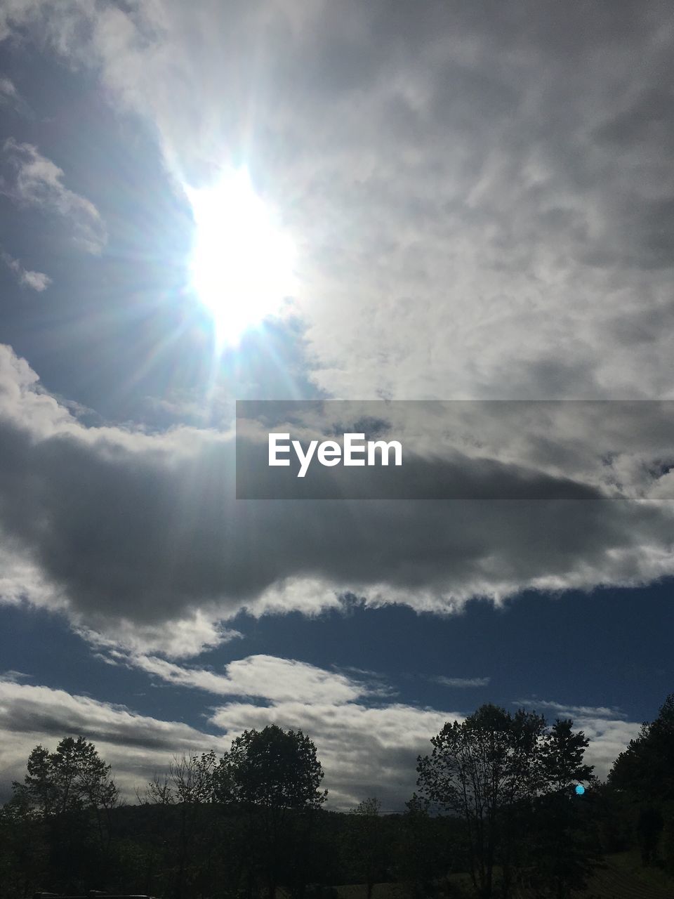 LOW ANGLE VIEW OF SUN IN SKY