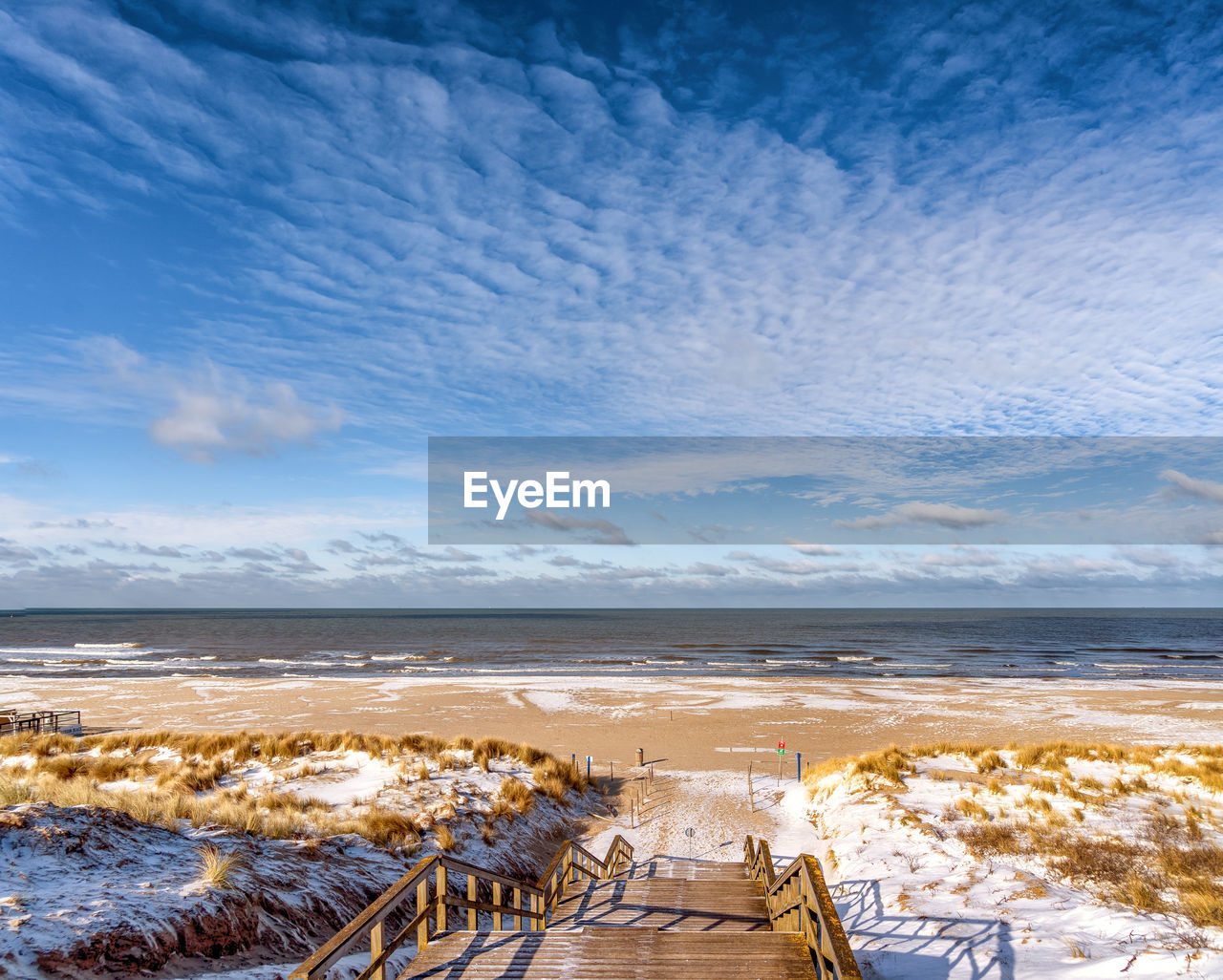 A touch of snow on the beaches of kijkduin in february