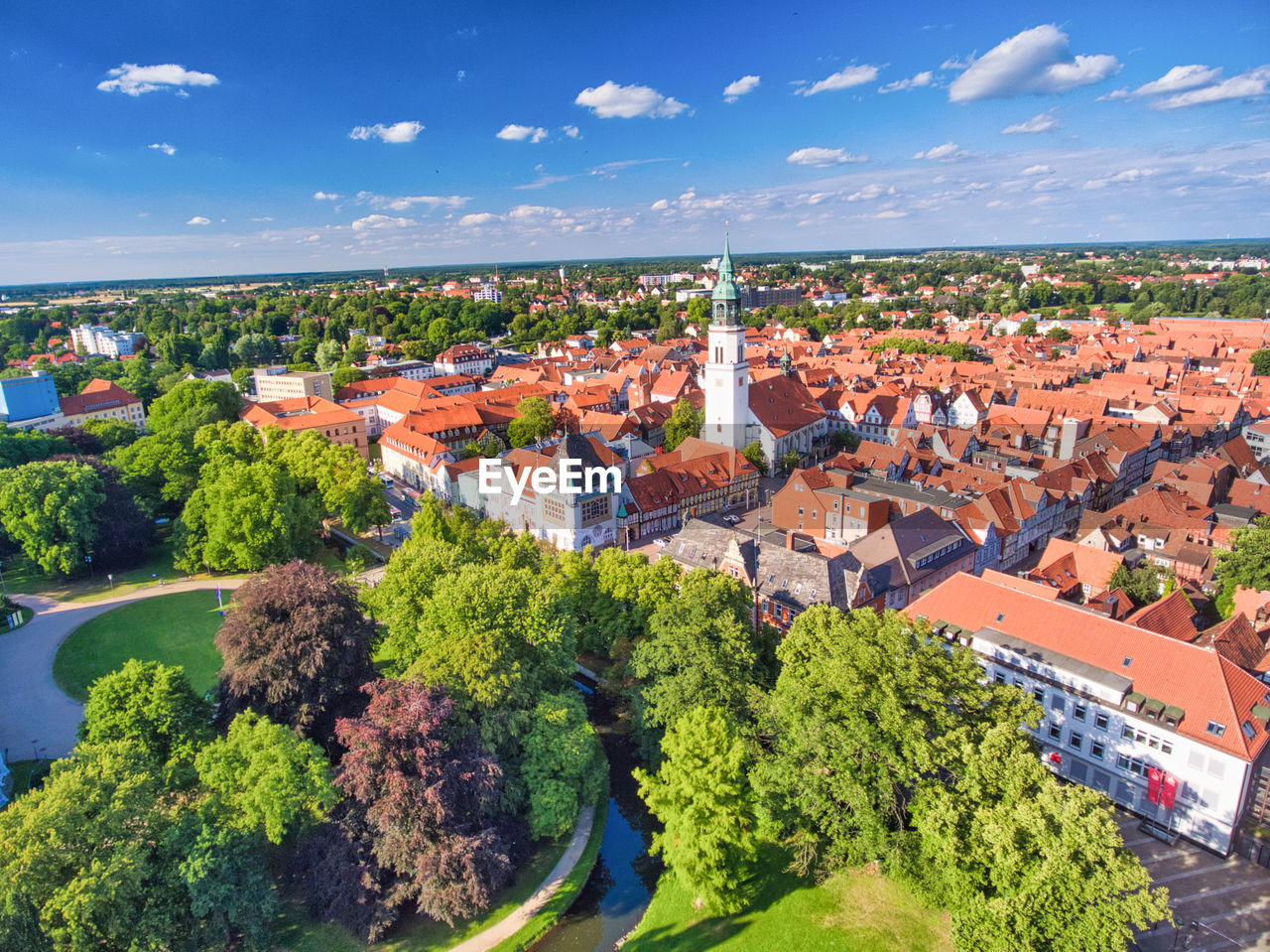 HIGH ANGLE VIEW OF TREES AND BUILDINGS IN CITY