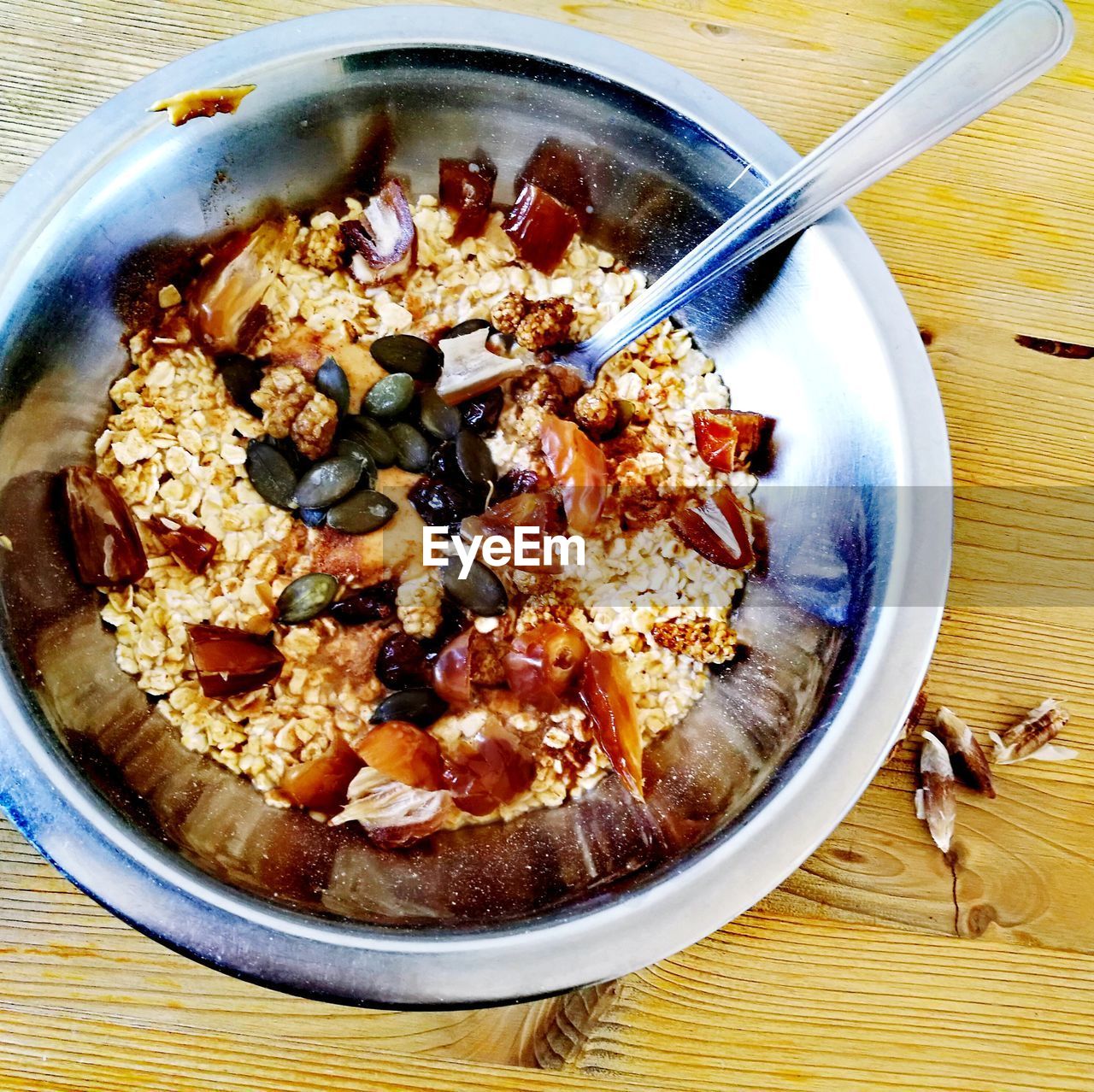 HIGH ANGLE VIEW OF FOOD IN BOWL