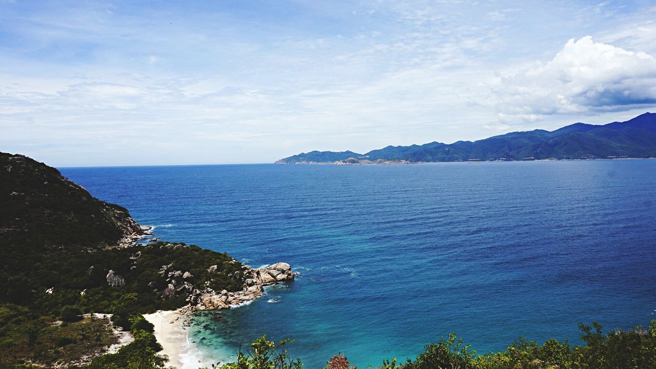 SCENIC VIEW OF SEA AND MOUNTAIN AGAINST SKY