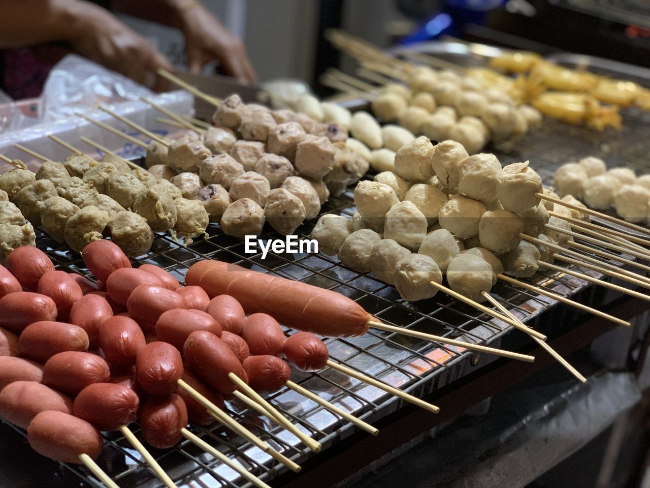 HIGH ANGLE VIEW OF VEGETABLES AT MARKET STALL