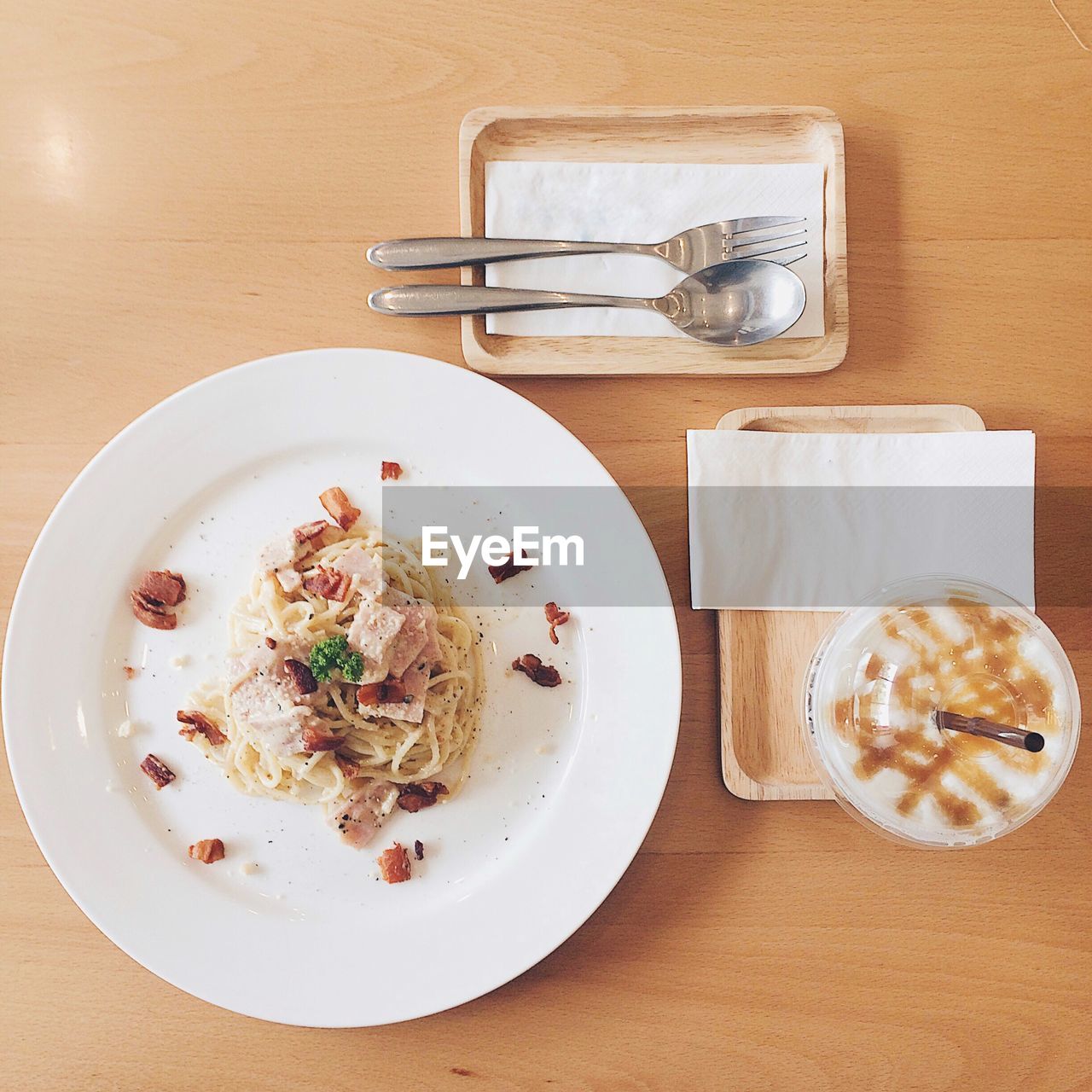 HIGH ANGLE VIEW OF BREAKFAST IN PLATE ON TABLE