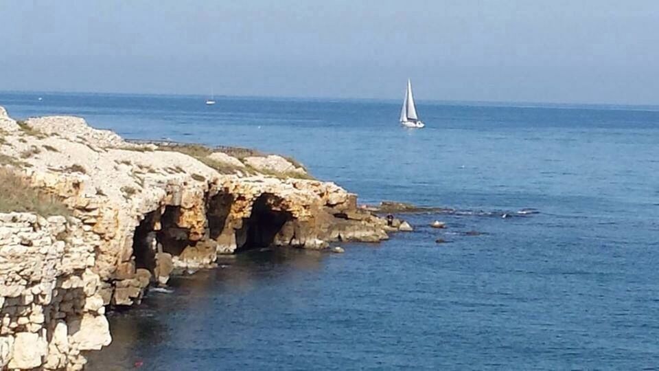 SCENIC VIEW OF SEASCAPE AGAINST SKY