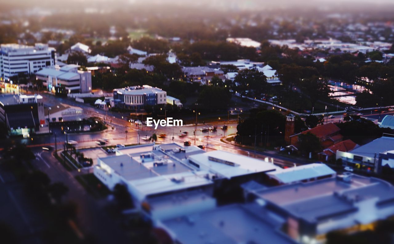 HIGH ANGLE VIEW OF BUILDINGS IN CITY