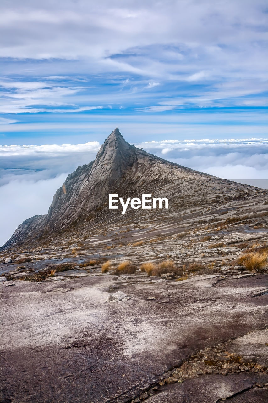 SCENIC VIEW OF ROCKY MOUNTAIN AGAINST SKY