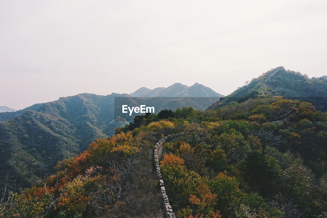 Great wall of china on mountain against sky