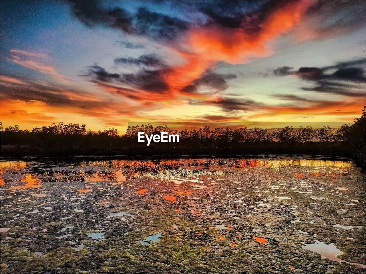 SCENIC VIEW OF LAKE DURING SUNSET