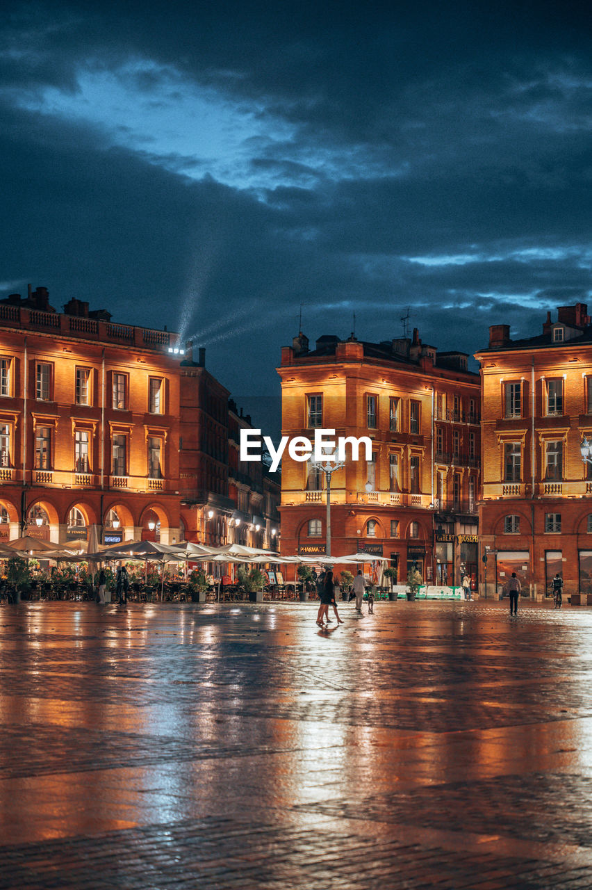 CITY BUILDINGS AT NIGHT