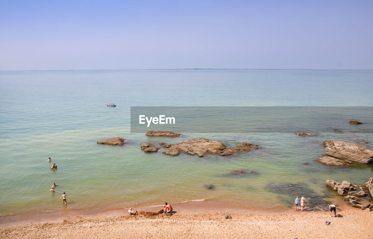 HIGH ANGLE VIEW OF SEA AGAINST CLEAR SKY