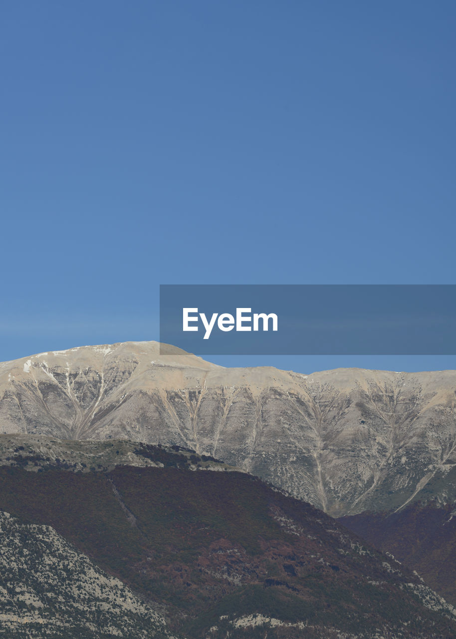 SCENIC VIEW OF MOUNTAIN AGAINST CLEAR BLUE SKY