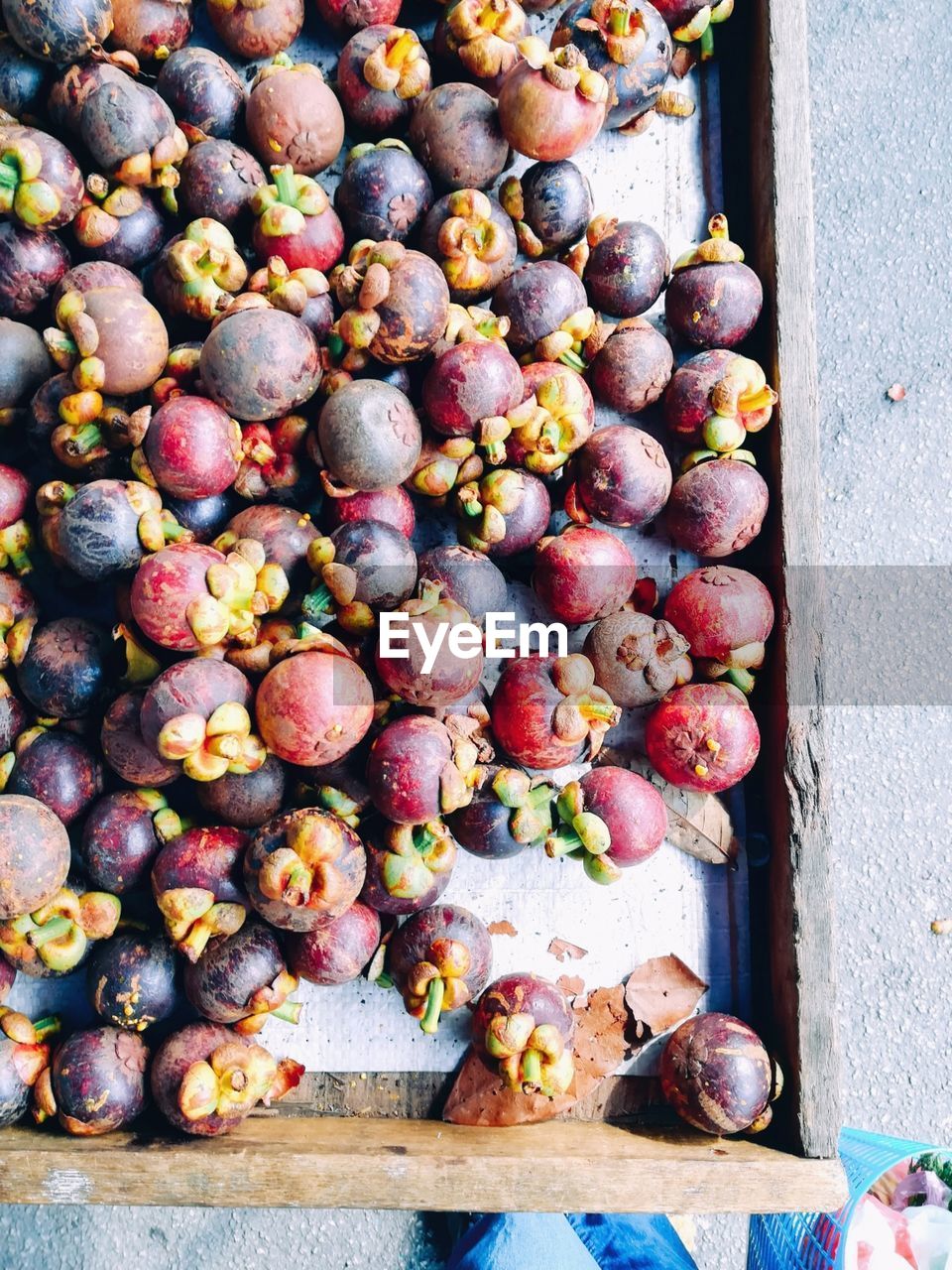 HIGH ANGLE VIEW OF FRUITS FOR SALE IN MARKET