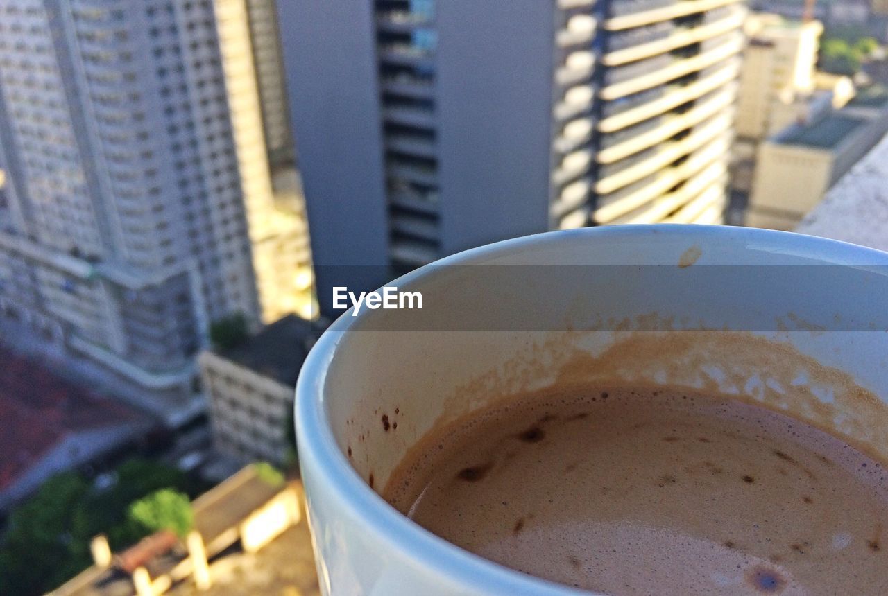 CLOSE-UP OF COFFEE IN CUP ON TABLE