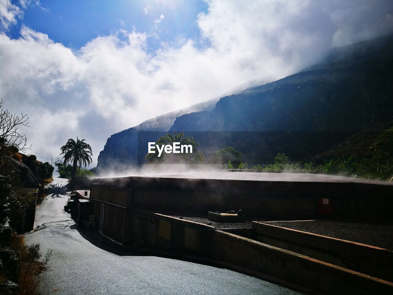 ROAD BY MOUNTAIN AGAINST SKY