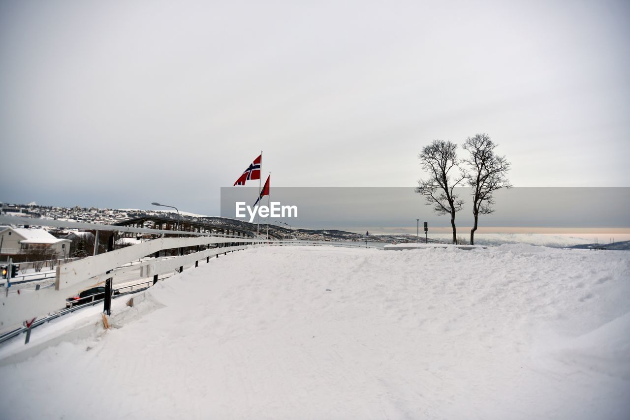 SCENIC VIEW OF SNOWY LANDSCAPE AGAINST SKY